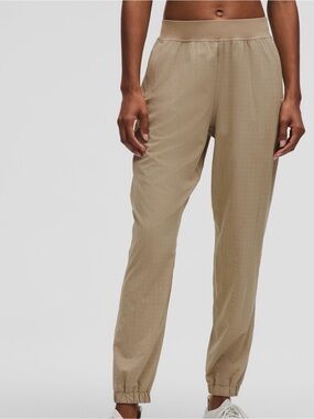 NWT Lululemon Adapted State HR Joggers in Sheer Oak, Perforated.